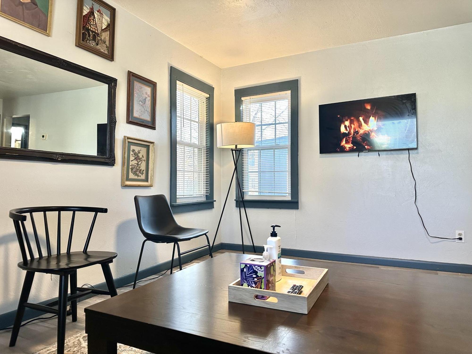 Cozy Winter Getaway With Garden 20-A Villa Oklahoma City Exterior foto
